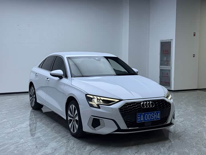 Audi A3 2021 A 3 L Limousine 35 TFSI — фото 3