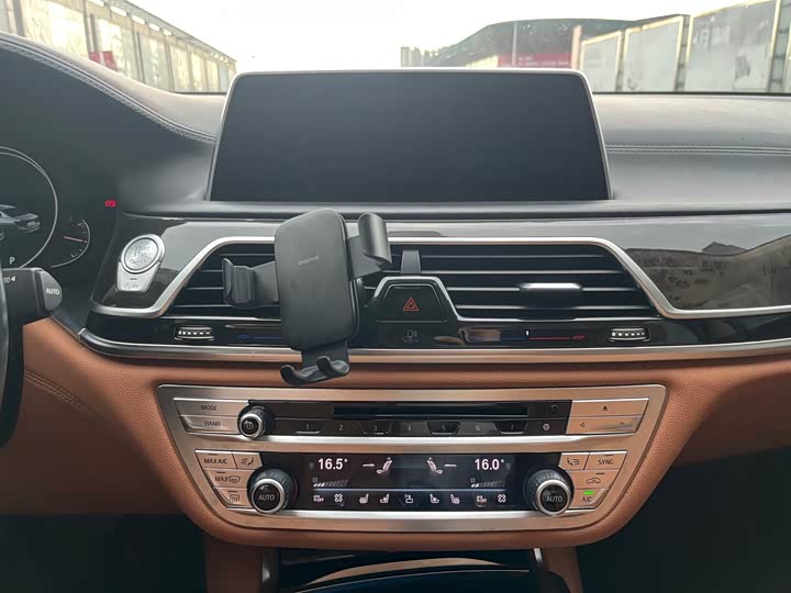 BMW 7 Series 740Li продвинутая — фото 6