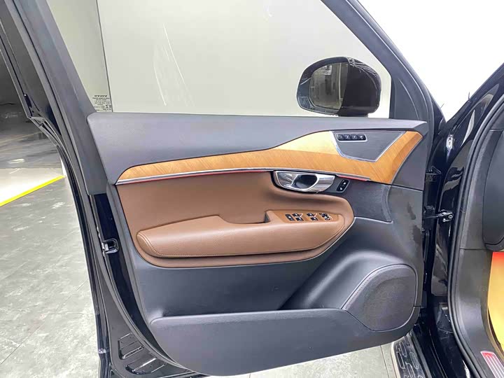 Volvo XC90 2022 B 6 7 — фото 11