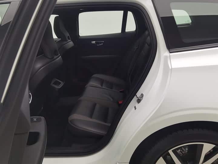 Volvo V60 2020 T 5 — фото 15