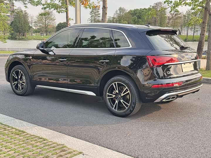 Audi Q5L 2023 40 T — фото 4