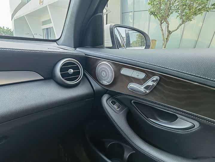 Mercedes-Benz GLC 2019 GLC 300 L 4 MATIC — фото 14