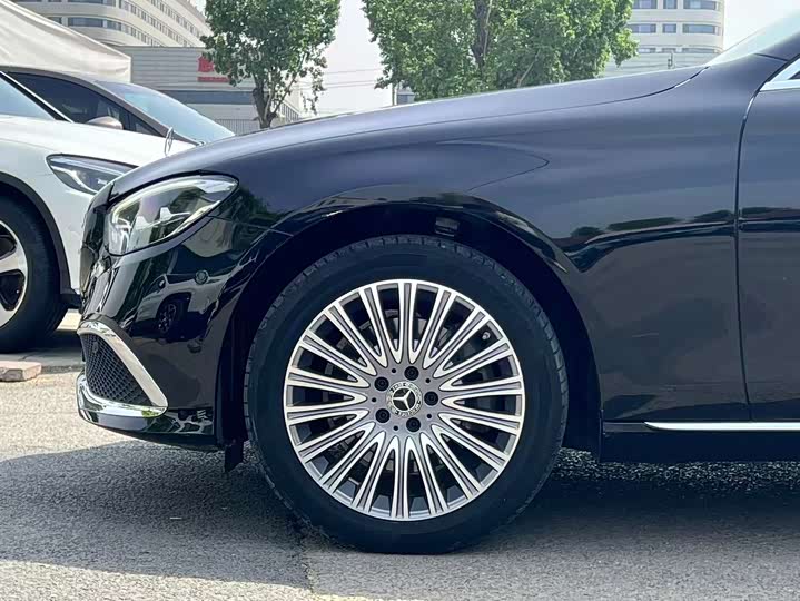 Mercedes-Benz E-Class 2022 E 300 L Luxury — фото 5