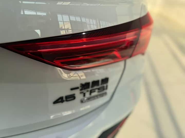 Audi Q3 Sportback 2023 45 TFSI quattro Luxury — фото 15