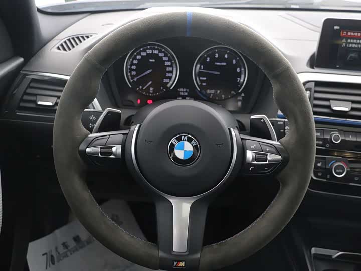 BMW 1-Series 2018 M 140i — фото 10