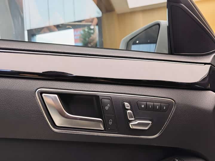 Mercedes-Benz E-Class 2015 E 200 L Sport — фото 8
