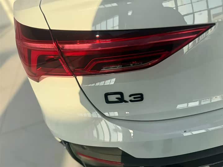 Audi Q3 Sportback 2023 45 TFSI quattro Luxury — фото 11