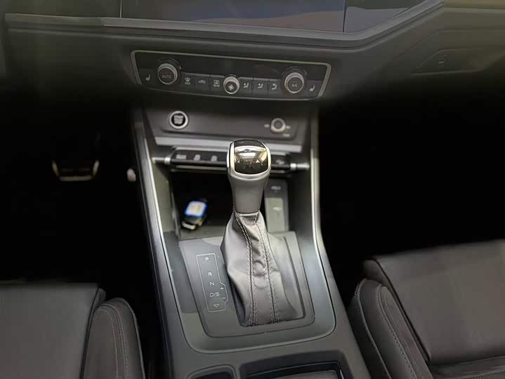 Audi Q3 Sportback 2023 45 TFSI quattro Luxury — фото 12