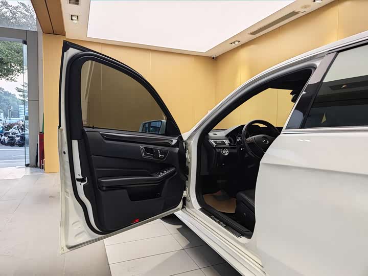 Mercedes-Benz E-Class 2015 E 200 L Sport — фото 7