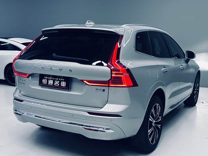 Volvo XC60 2022 B 5 4 WD — фото 5