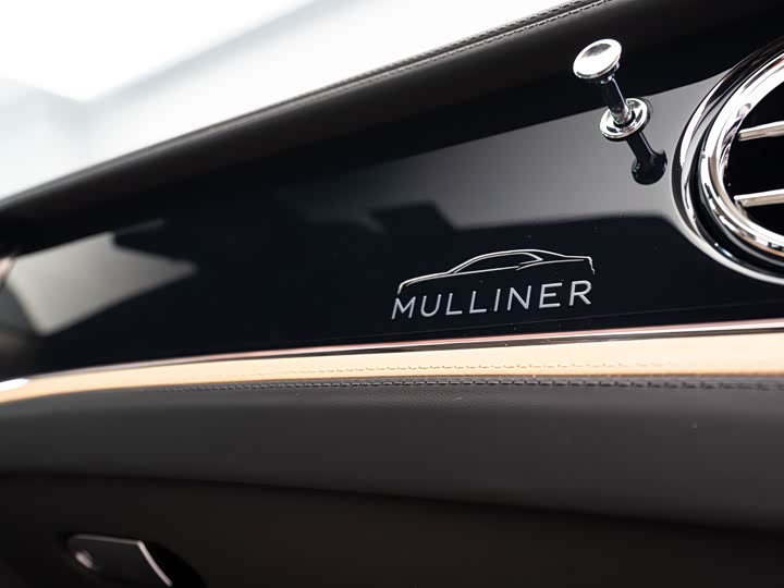 Bentley Flying Spur — фото 12