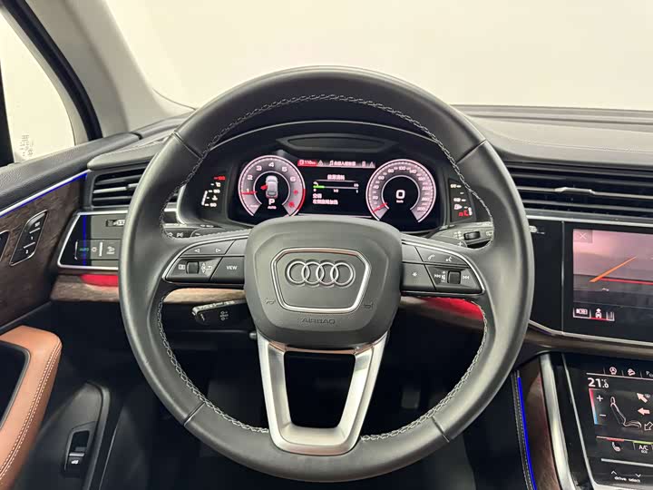 Audi Q7 2024 45 TFSI quattro S line — фото 10
