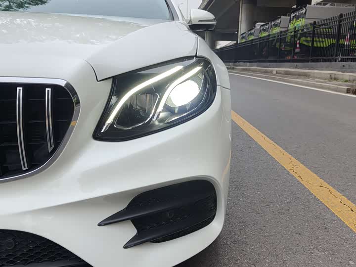 Mercedes-Benz E-Class 2018 E 300 L — фото 5