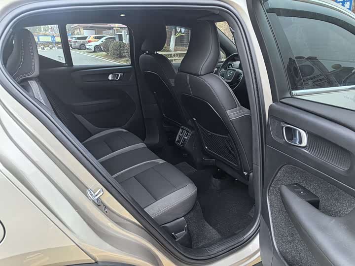 Volvo XC40 2024 B 3 — фото 12