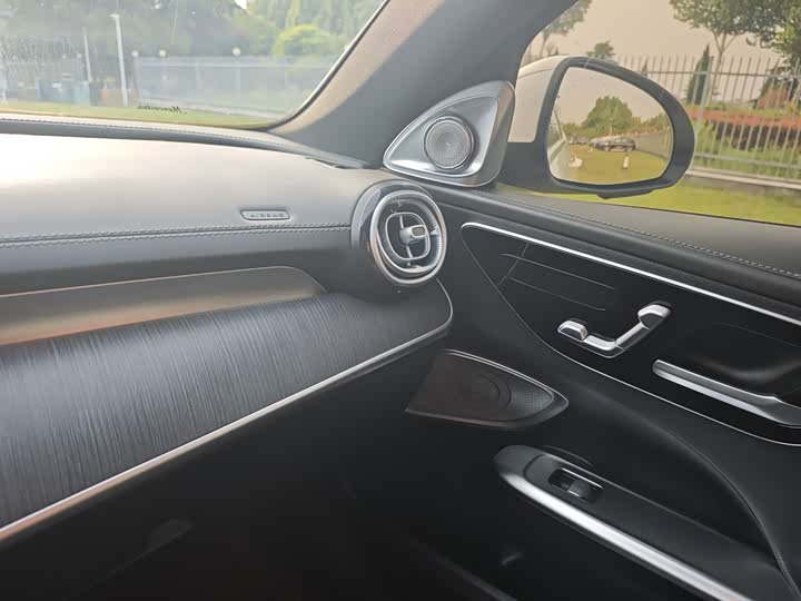 Mercedes-Benz C-Class 2023 C 200 L — фото 17