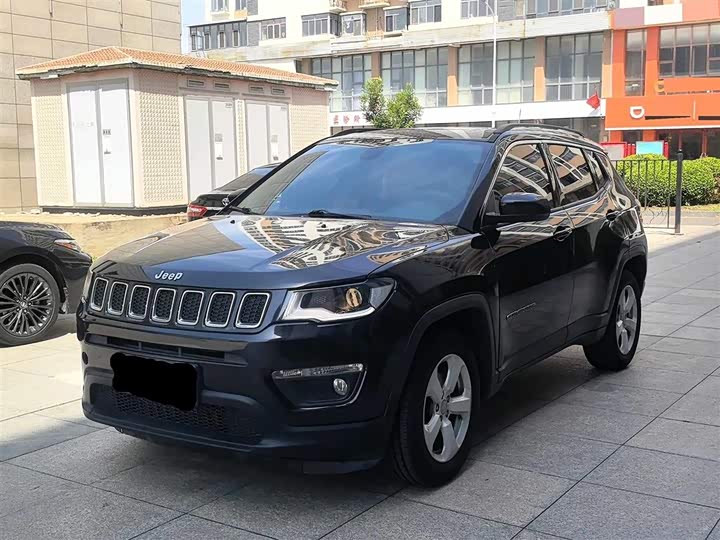 Jeep Compass — фото 1
