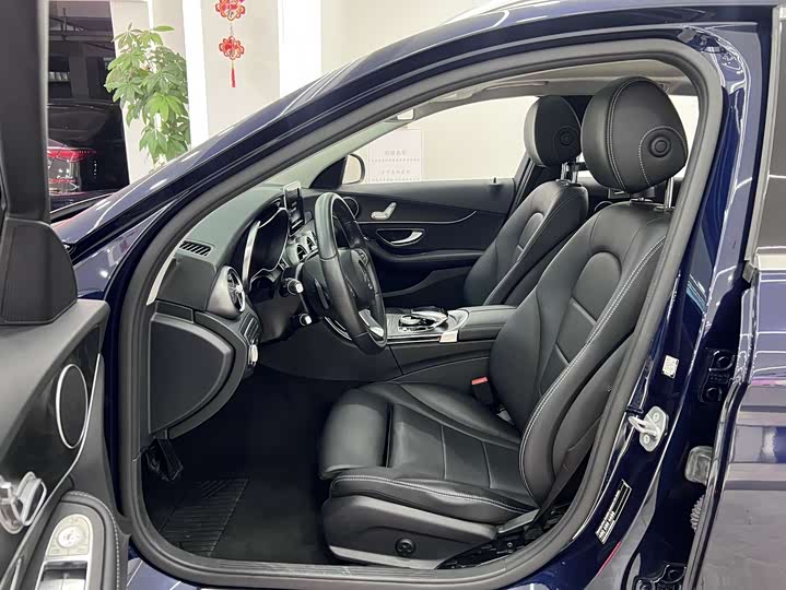 Mercedes-Benz C-Class 2018 C 180 — фото 2