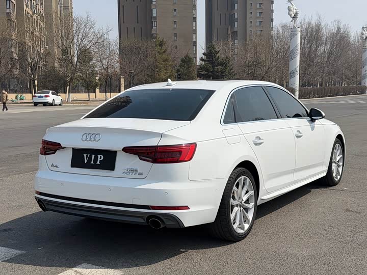 Audi A4L 2018 30 40 TFSI — фото 9