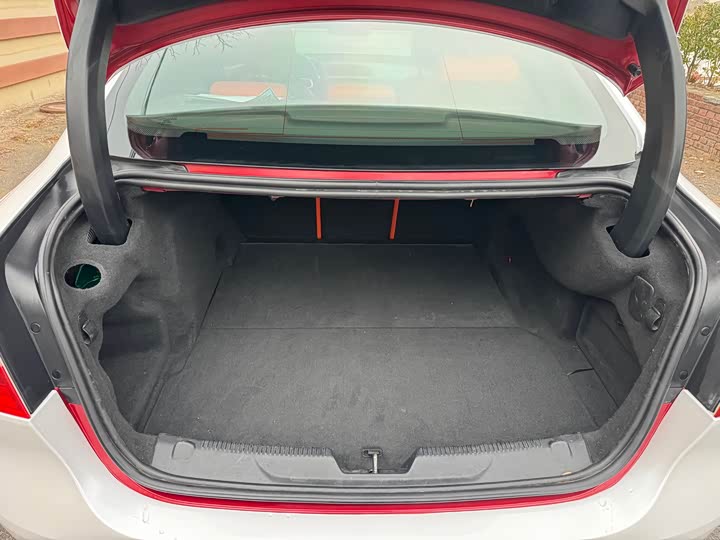 Jaguar XEL 2018 2.0 T 200 PS — фото 28
