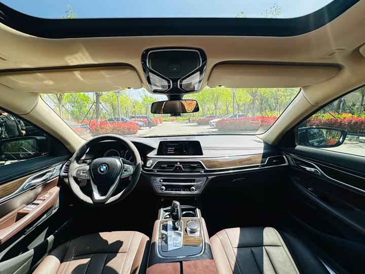 BMW 7 Series 730Li продвинутая — фото 9