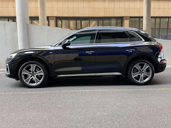Audi Q5L 2022 45 T — фото 3