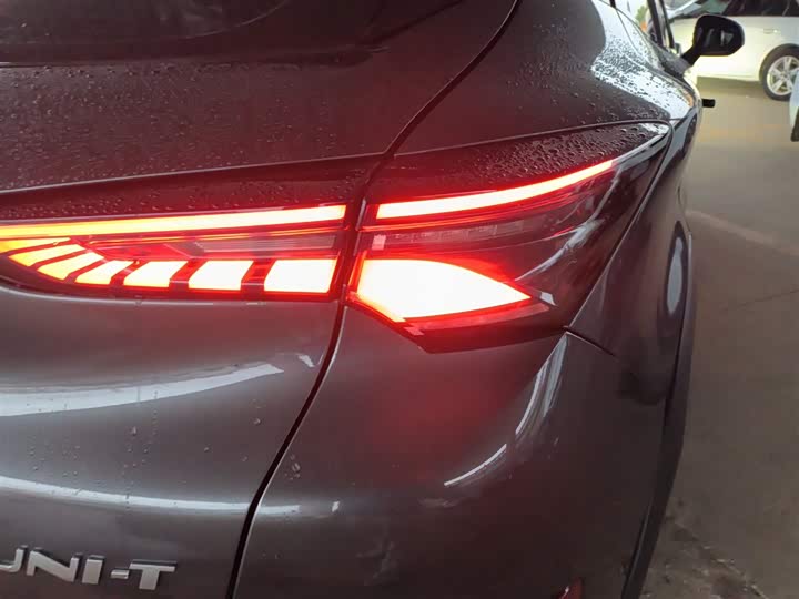 Changan UNI-T 2022 1.5 T Premium — фото 8