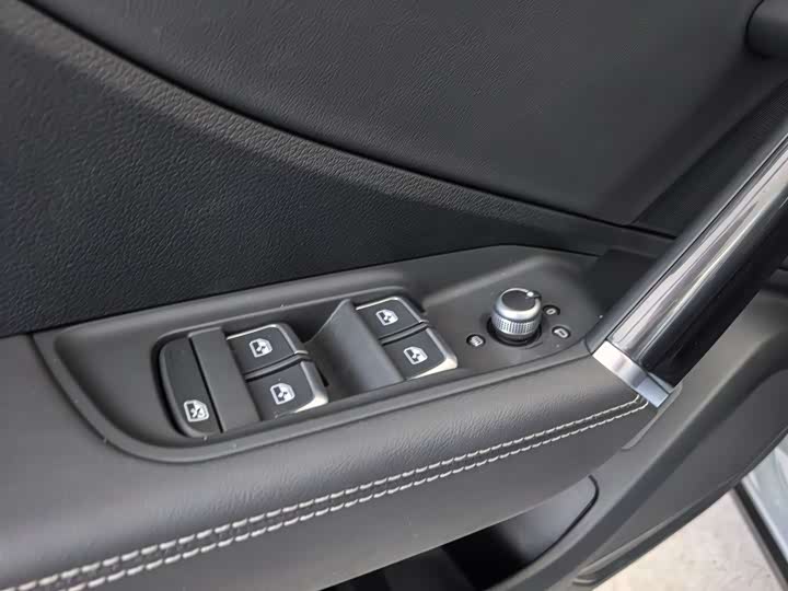 Audi Q2L 2025 35 TFSI — фото 4