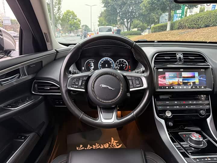 Jaguar XEL 2018 2.0 T 250 PS — фото 6