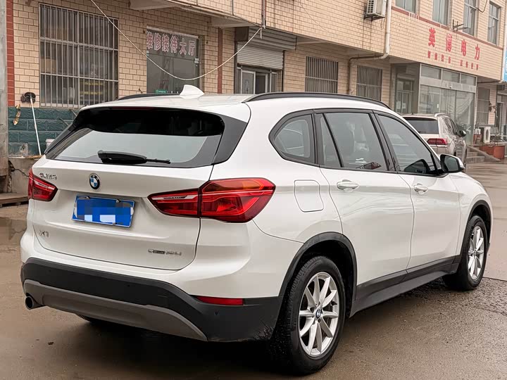 BMW X1 2018 s Drive 18 Li — фото 6