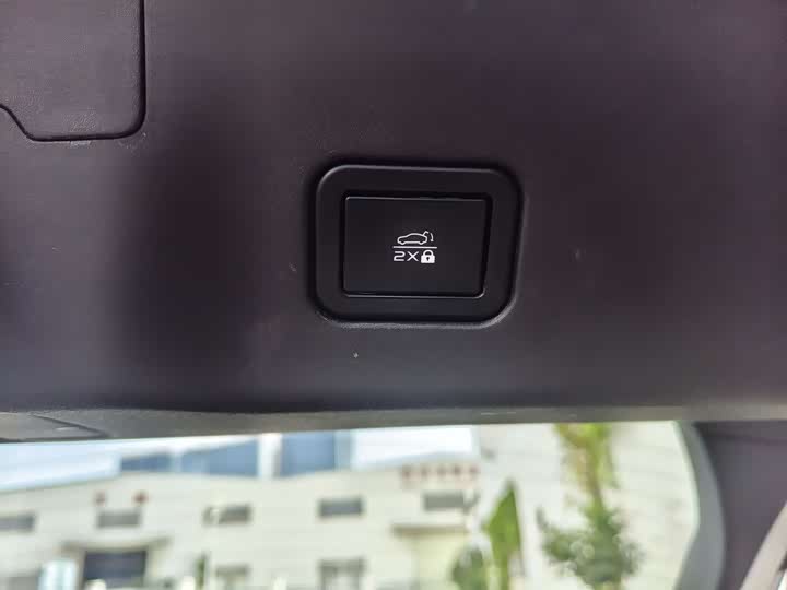 Changan UNI-V 2022 1.5 T Premium — фото 19