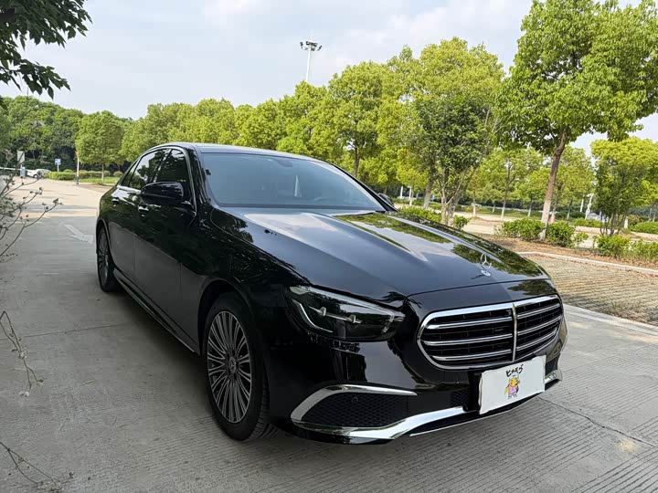 Mercedes-Benz E-Class 2023 E 300 L Luxury — фото 3