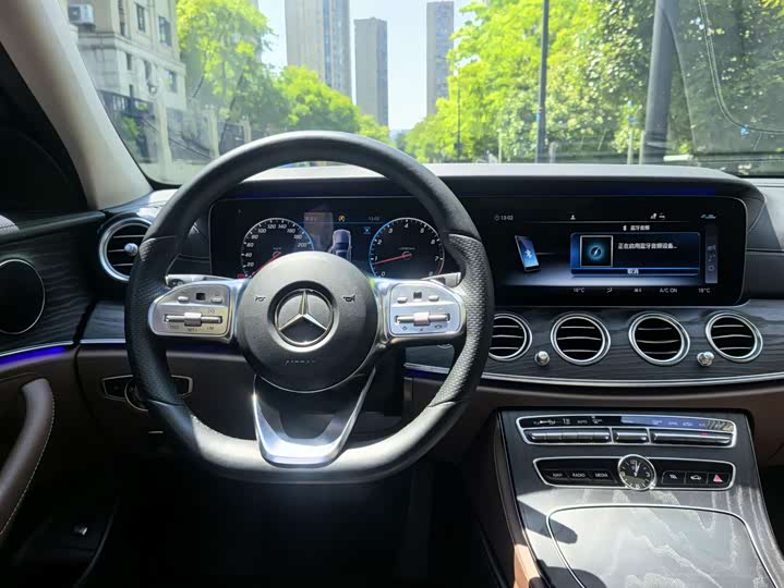 Mercedes-Benz E-Class 2019 E 300 L — фото 7