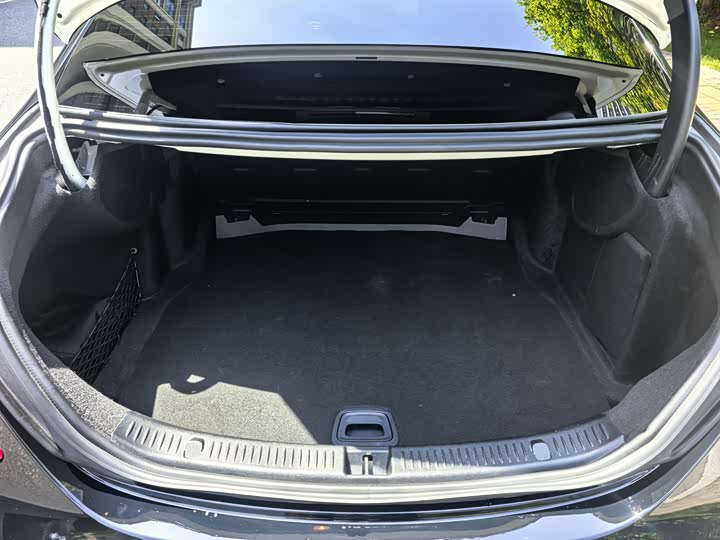 Mercedes-Benz E-Class 2019 E 300 L — фото 13