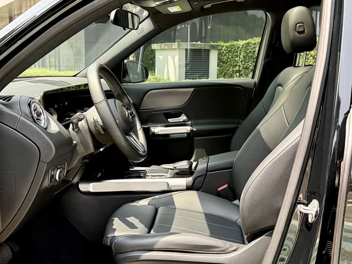 Mercedes-Benz GLB 2021 GLB 200 — фото 17