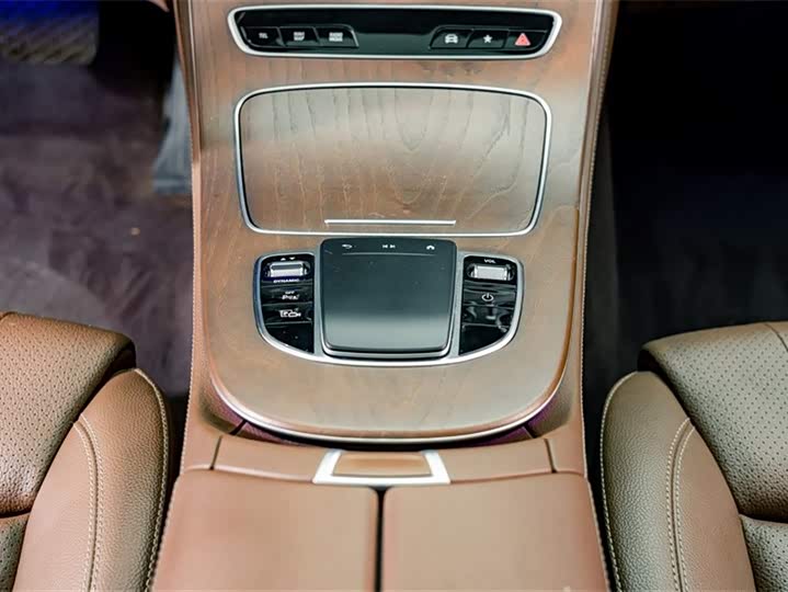 Mercedes-Benz E-Class 2022 E 350 e L — фото 14