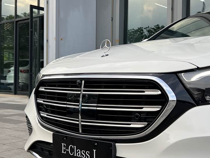 Mercedes-Benz E-Class 2025 E 300 L Luxury — фото 6