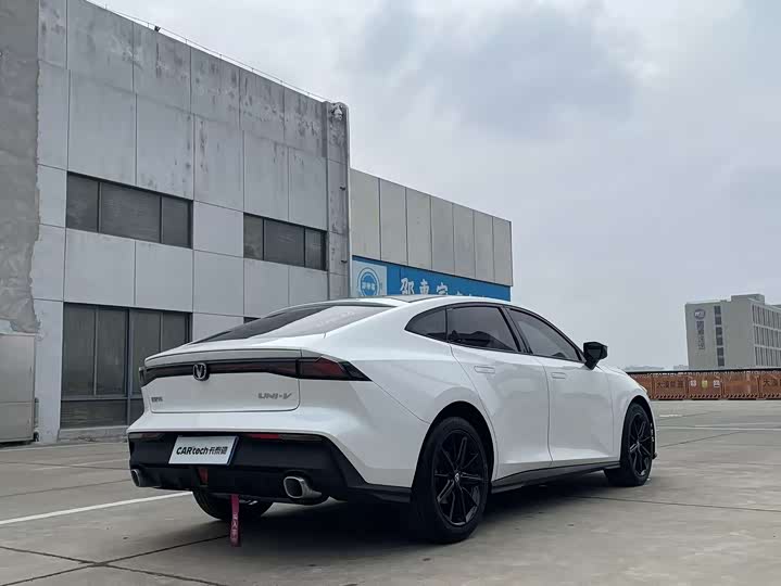 Changan UNI-V 2022 1.5 T Premium — фото 9