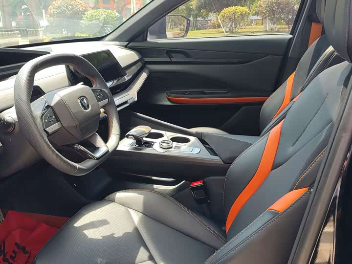 Changan UNI-V 2023 1.5 T Premium — фото 11