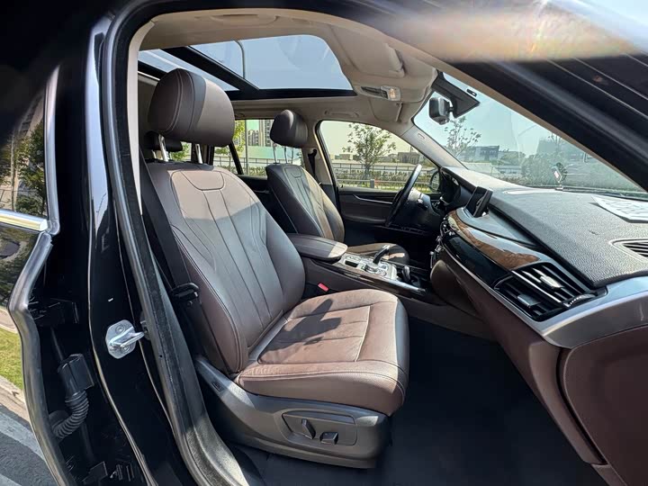 BMW X5 xDrive28i — фото 10