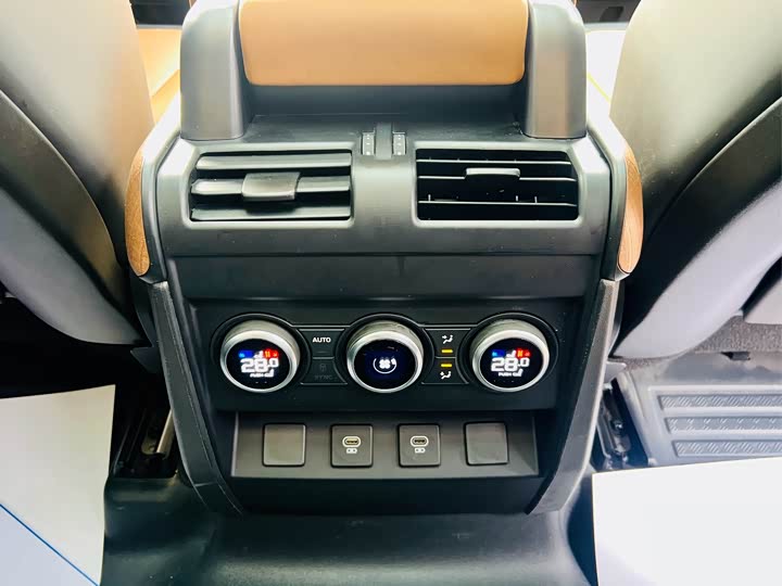 Land Rover Defender — фото 11