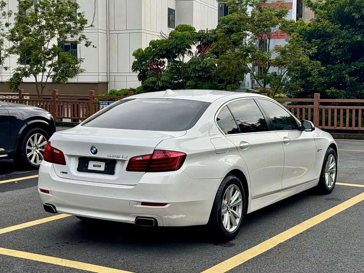 BMW 5 Series 520Li — фото 9