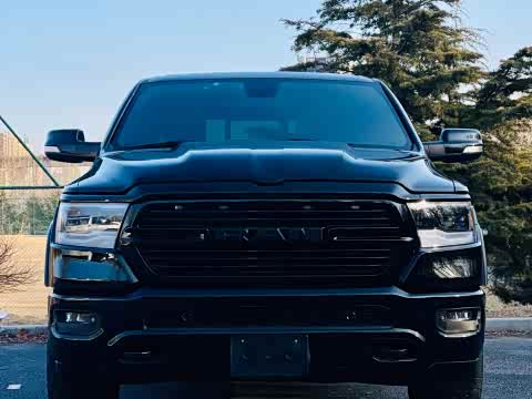RAM Trucks 2019 5.7 L AT — фото 10