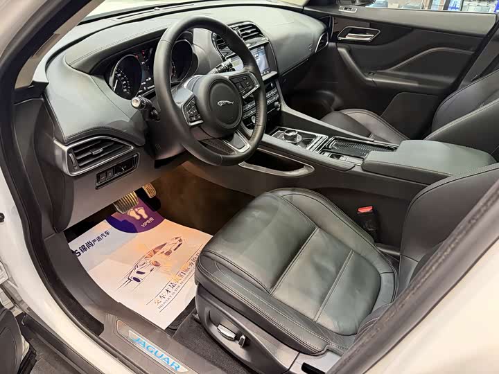 Jaguar F-PACE 2019 2.0 T 2 WD — фото 8
