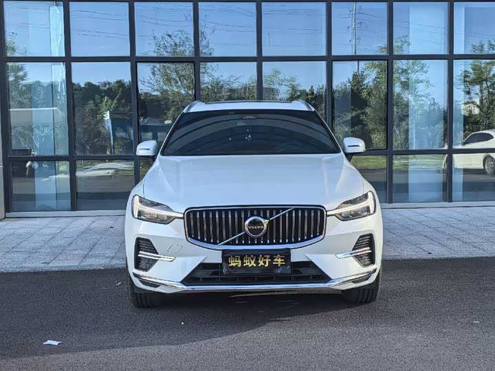 Volvo XC60 2023 B 5 4 WD — фото 2
