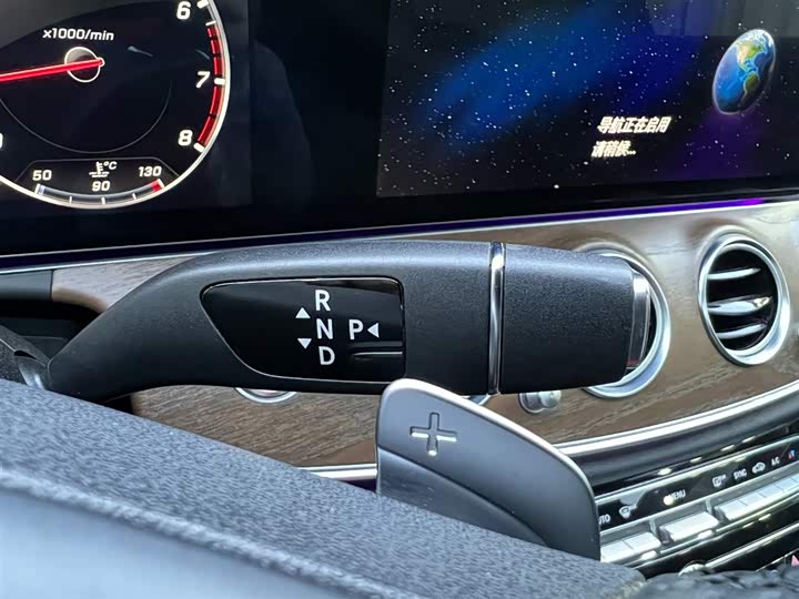 Mercedes-Benz E-Class 2016 E 300 L — фото 13