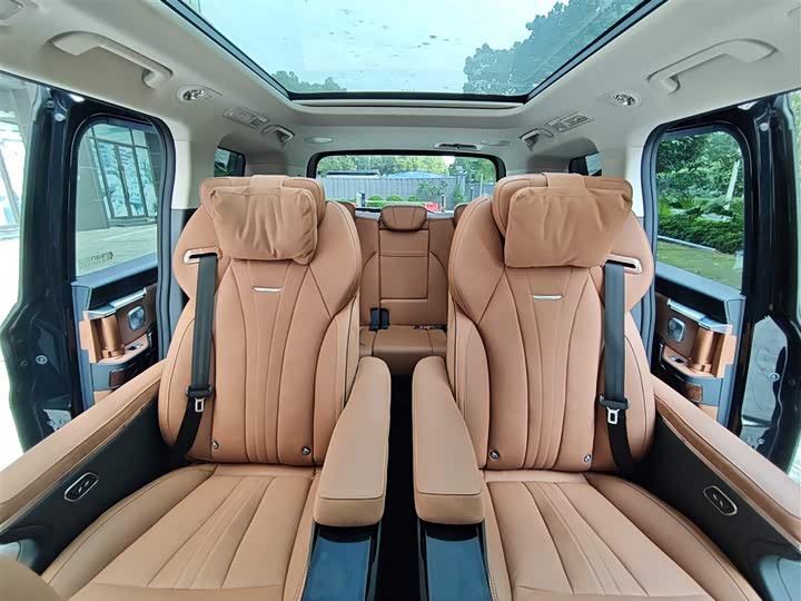 Hongqi HQ9 PHEV 2024 2.0 T 4 WD — фото 13