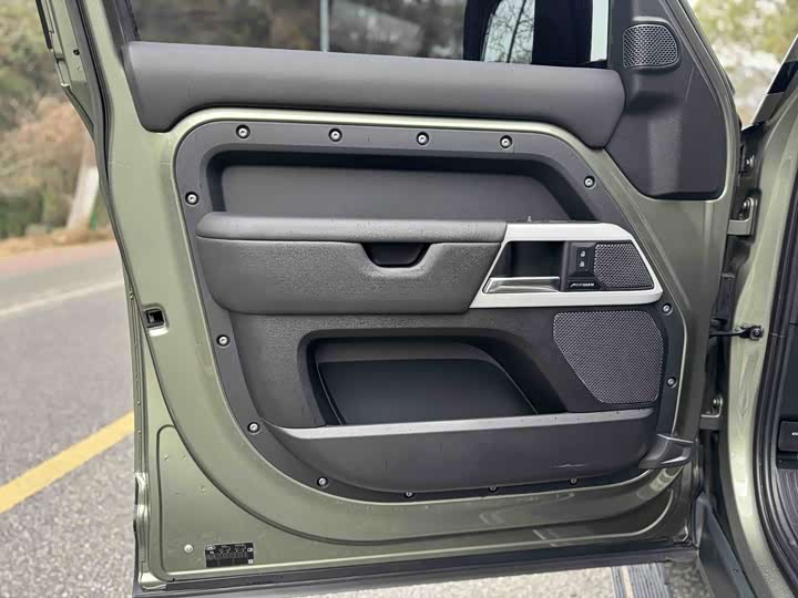 Land Rover Defender — фото 16