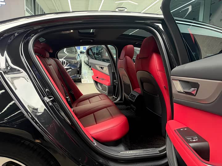 Jaguar XEL 2024 2.0 T 250 PS R-DYNAMIC S — фото 16