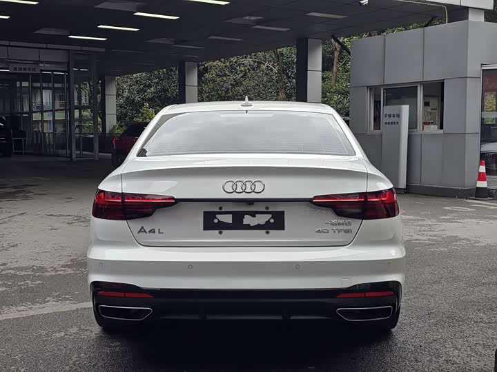 Audi A4L 2023 40 TFSI — фото 5