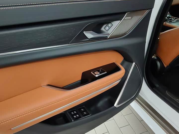 Jaguar XFL 2024 2.0 T P 300 4 WD — фото 25